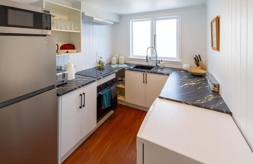 Hornby Apartment | A comfy family stay near Hornby Mall Sleeps 8