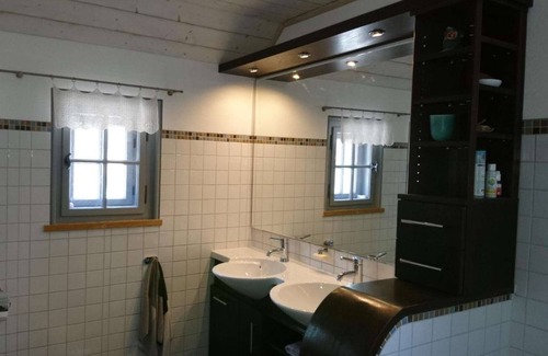 Kranichfeld Apartment | A complete vacation home with 4 bedrooms for up to 11 people