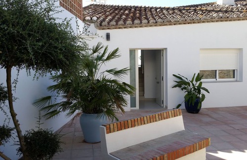 Estepona House | A contemporary house by the sea in Bahia Dorada, Estepona