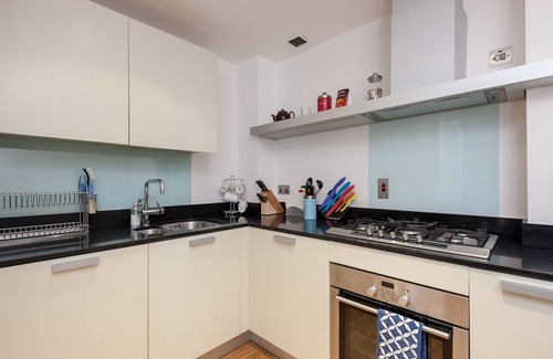 Laurieston Apartment | A contemporary one-bedroom apartment located in the heart of Edinburgh's city centre. Sleeps 2.