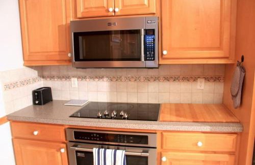 Wallkill House | A Cool Pad Vacation Rental: 4 Bedroom 3.5 bath