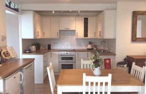 Sennen Cove Cottage | A Cornish Gem, Amazing Sea Views, Private Path to Sennen Beach, 5 star reviews