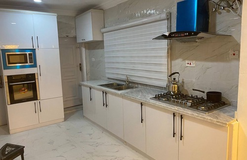 Ibadan House | A Cosy 5 bedroom, 2 living-room 2 kitchen and 6 bathroom available for short let
