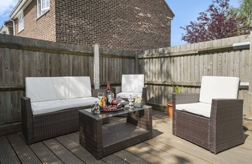 Larkfield House | A cosy apartment in the middle of Kent. Easy reach by Train/railway line