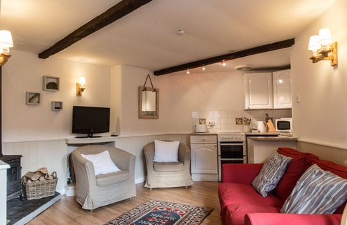 Hartland Cottage | A cosy, beamy cottage near the SW coast path in the Hartland Peninsula AONB
