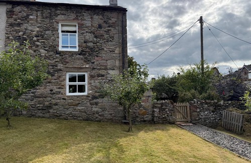 Pooley Bridge Cottage | A cottage that sleeps 2 guests in 1 bedroom