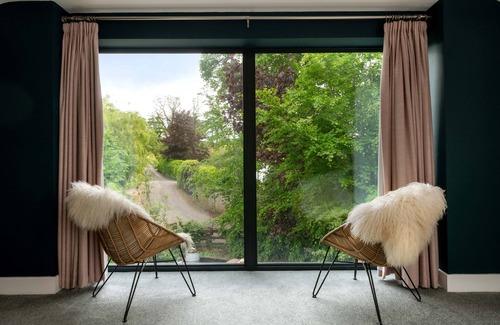 Carlisle Cottage | A cottage that sleeps 2 guests in 1 bedroom