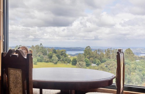 Kallista Bed & Breakfast | A Cottage with a View at Tudor Ridge