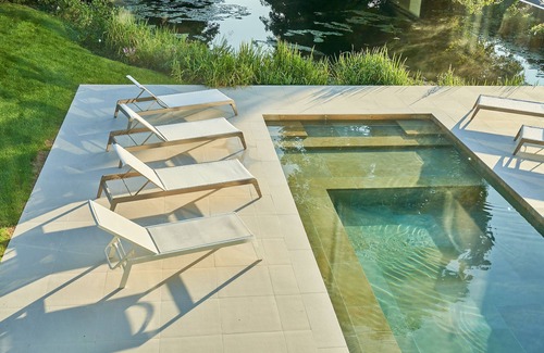 Itchen Abbas Cottage | A country house that sleeps 14 guests in 7 bedrooms