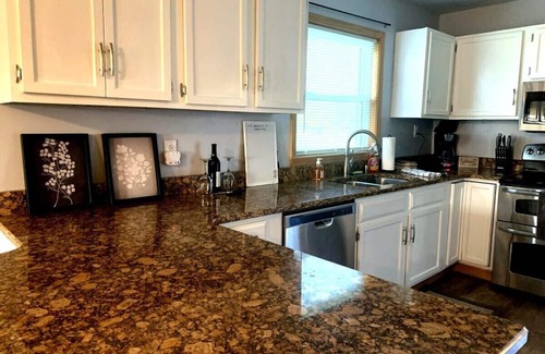Mansfield House | A Countryside Getaway |Cozy 2BR| Huge Space!
