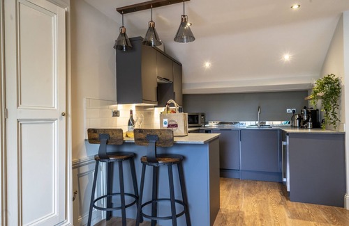 Bootham Apartment | A couples retreat that sleeps 2 guests in 1 bedroom