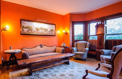 Shelburne Bed & Breakfast | A cozy 2nd Floor King B&B Room in Downtown Shelburne - Delicious Breakfasts! FLE