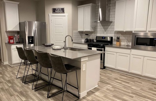 Southeast Houston House | A cozy 3-bedroom home near downtown/medical center/NRG/energy corridor Wi-Fi