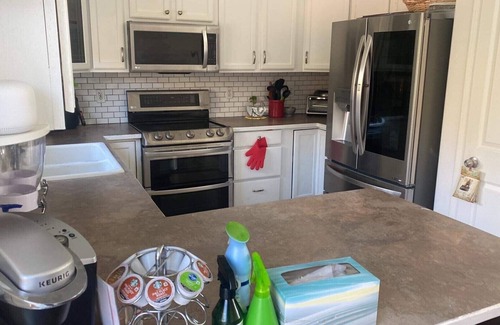 Bayshore - Klatt House | A cozy 4 bedroom with 2.5 Bath in S. Anchorage with walking and jogging trail.