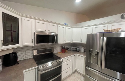 Bayshore - Klatt House | A cozy 4 bedroom with 2.5 Bath in S. Anchorage with walking and jogging trail.