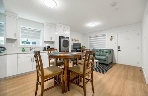 Surrey House | A cozy and stylish 2-bedroom retreat