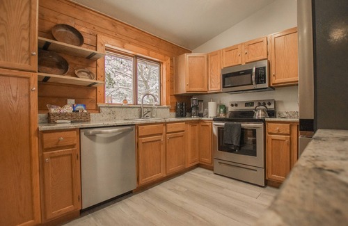 Zuzax Cabin | "A Cozy Cabin Escape in Tijeras"+Hot Tub+Pet Friendly!
