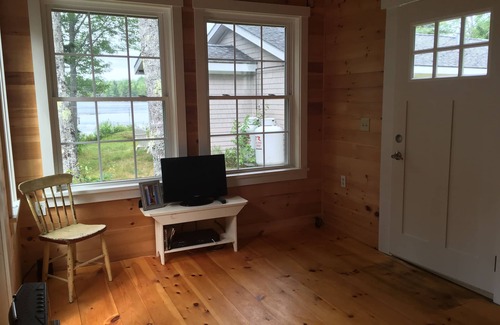 Surry House | A cozy cabin just 20 feet from the shore of Toddy Pond