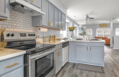 Dearborn Condo | A cozy condo for traveling professionals only is the perfect private getaway.