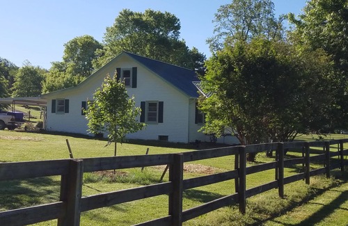 Thompson's Station House | A cozy cottage located 4 miles from Leiper's Fork in Williamson County TN