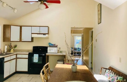 Union Pier House | A cozy cottage tucked away in the heart of Union Pier!