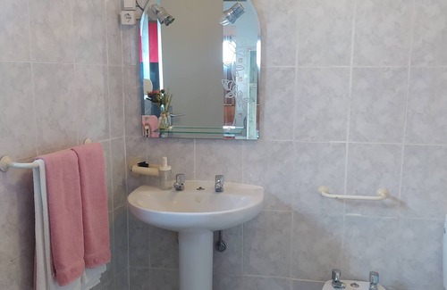 Bombarral House | A cozy family home with a private patio. Excellent location, 1 km from the A8.