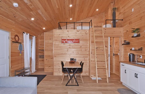 Hastings Highlands Cabin | A cozy getaway in Hastings Highlands!