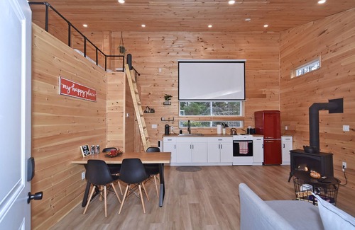 Hastings Highlands Cabin | A cozy getaway in Hastings Highlands!