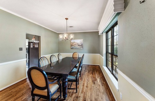Barker House | A Cozy Home for Families & Professionals: Comfort and an Ideal Location in Katy