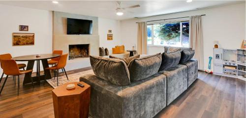 Yuba City House | A Cozy Home | Games | Dogs OK
