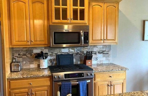 Jenks House | A Cozy Home, Great Location · South Tulsa