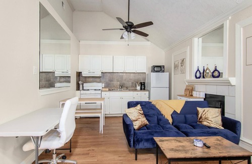Central Southwest Condo | A COZY home in south Houston