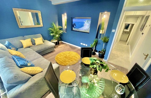 Boscombe Apartment | A Cozy Oasis - A Stroll from Gardens to Beach