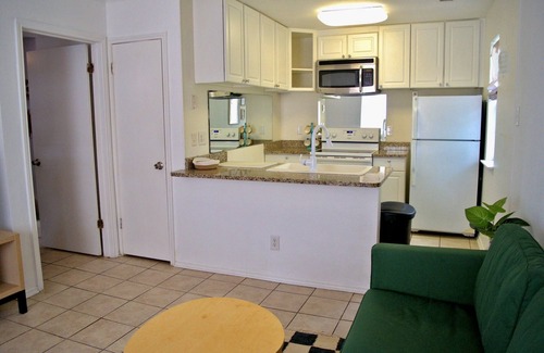 Medical Center District Condo | A cozy one-bedroom condo that is located in the heart of the Medical Center.