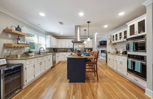 Peachtree Corners House | A Cozy Peaceful Space for a Family Getaway