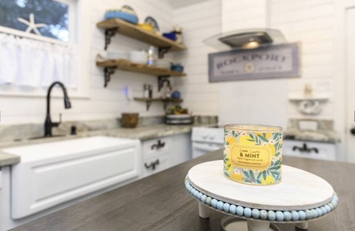Rockport Cottage | A cozy retreat blocks from Rockport beach fishing shopping art district & dining