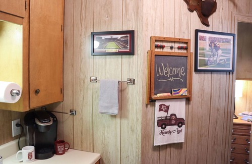 Wellborn House | A cozy retreat where you can enjoy the country feel and convenient location.