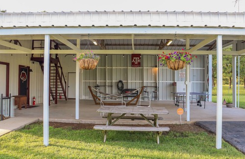 Wellborn House | A cozy retreat where you can enjoy the country feel and convenient location.