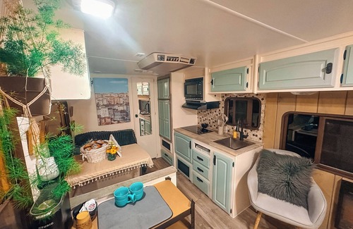 North Bay House | A cozy retreat w/firepit - right across from Trout Lake!