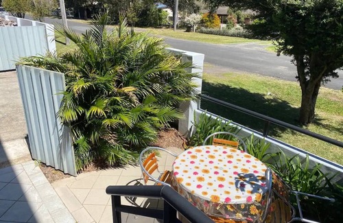 Callala Bay Apartment | A Cozy Room 3 minutes walk to Callala Bay beach.