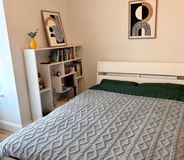 Sutton Cross House | A cozy room in family house