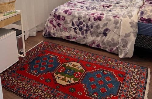 Central Lonsdale Bed & Breakfast | A cozy room, queen bed, 1/2 guest(s), free parking in the heart of Lonsdale Ave.