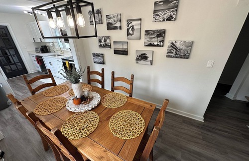 Allendale Terrace House | A cozy space, walking distance to amenities!