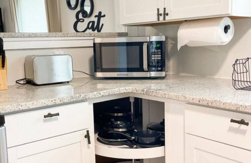 Burlington House | A COZY spacious small house is suitable for your travel and near Elon University
