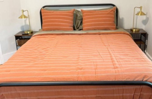 Burlington House | A COZY spacious small house is suitable for your travel and near Elon University