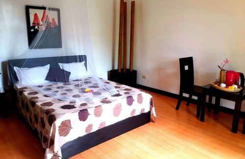 Dauis Hotel | A cozy summer place with five rooms available for 16 to 20 guests.