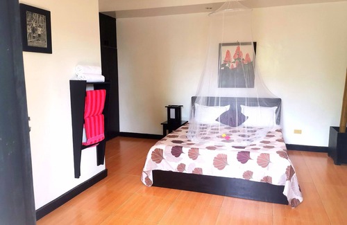 Dauis Hotel | A cozy summer place with five rooms available for 16 to 20 guests.