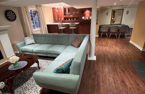 Richmond Hill House | A Cozy unit, One bedroom, separate Entrance, Full kitchen
