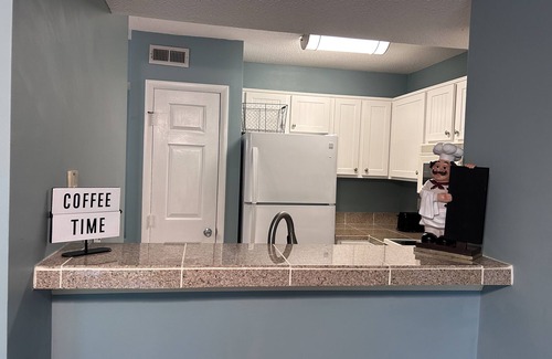 Woodcroft Apartment | A cozy well furnished centrally located condo