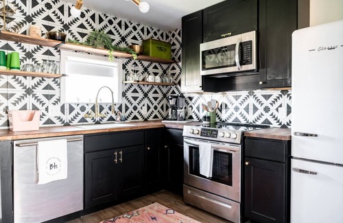 Fayetteville House | A Curated Escape Perfect for 2-4 | Boho Carriage House
